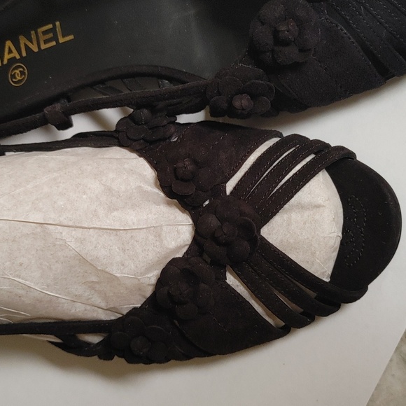 Chanel Black Suede Sandals 40 Interlocking CC Logo Camellia Flowers 2021 Cruise - Picture 13 of 16